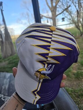 Vtg Rare Shockwave Minnesota Vikings Lightning Snapback - Purple & White Starter